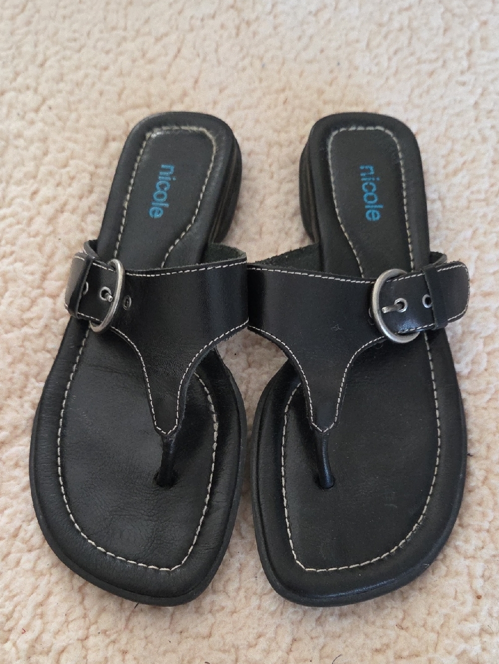 Nicole Tryst Black Buckle Thong Sandals with Contrast Stitching